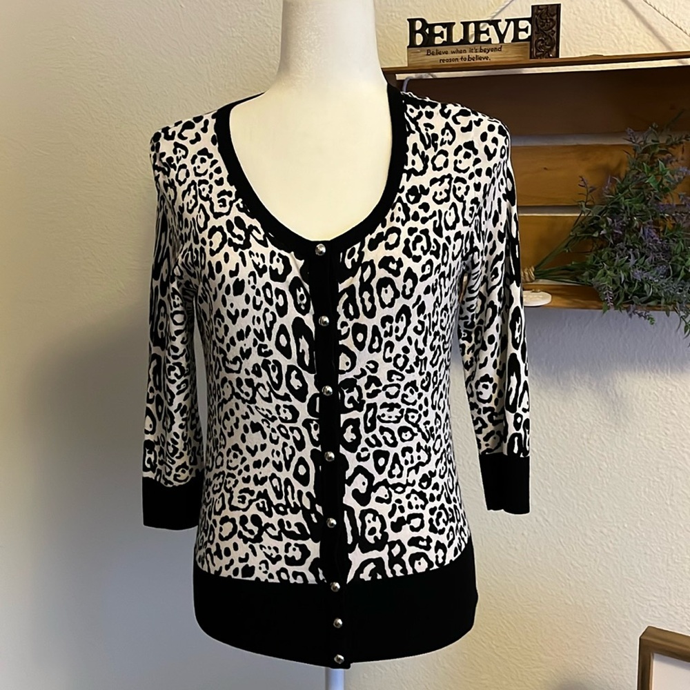 White House Black Market Size Small